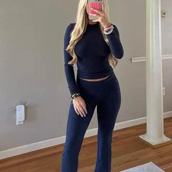 Navy Women's 2 Piece Fitted Flare Pants & Crew Neck T-Shirt Lounge Set Small - Picture 3 of 6